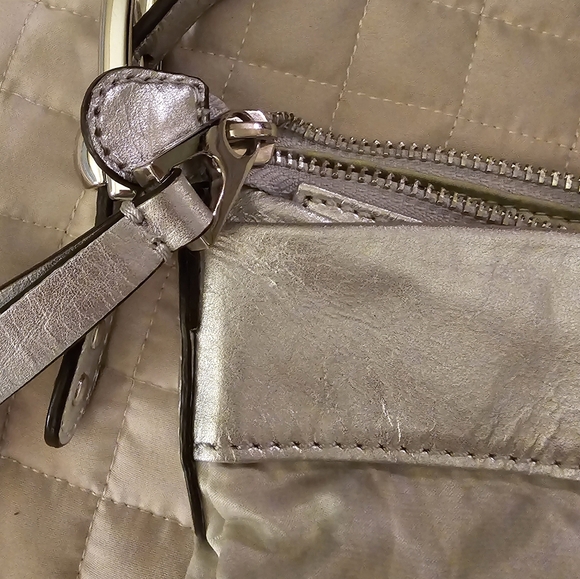 B Makowsky Pewter Metallic Satchel handbag like new Excellent condition 14 x 16 - Picture 5 of 15